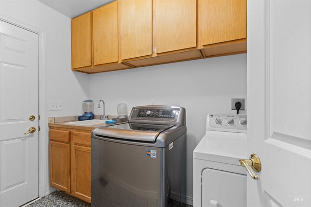 6600 SW Jarvis Drive, Mountain Home, ID 83647