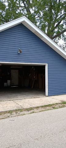 112 Washington Park, Waukegan, IL 60085