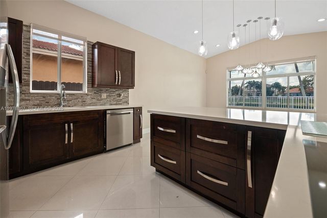 15962 SW 62nd St, Miami, FL 33193