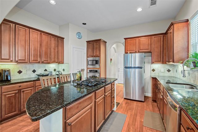 44 Versante Court, Houston, TX 77070