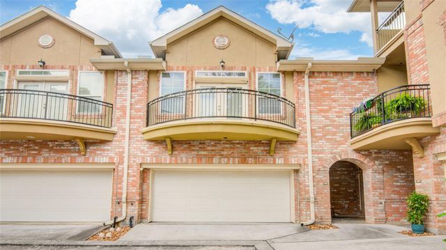 44 Versante Court, Houston, TX 77070
