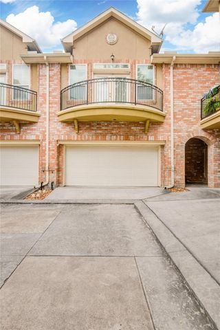 44 Versante Court, Houston, TX 77070