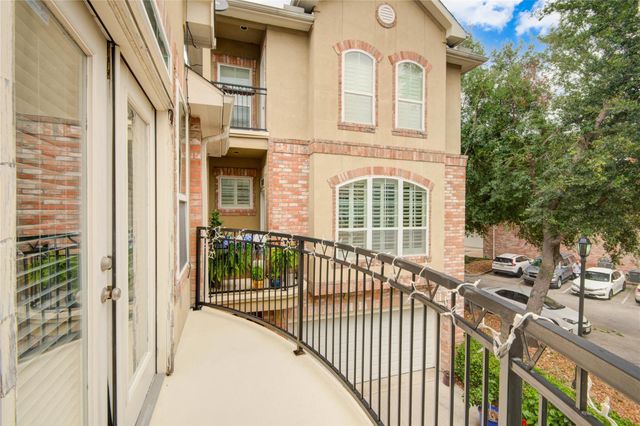 44 Versante Court, Houston, TX 77070