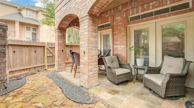 44 Versante Court, Houston, TX 77070