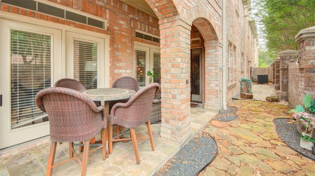 44 Versante Court, Houston, TX 77070