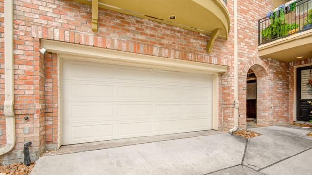 44 Versante Court, Houston, TX 77070