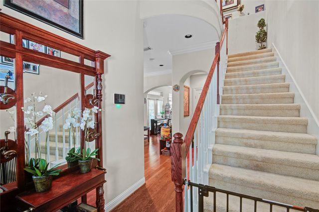 44 Versante Court, Houston, TX 77070