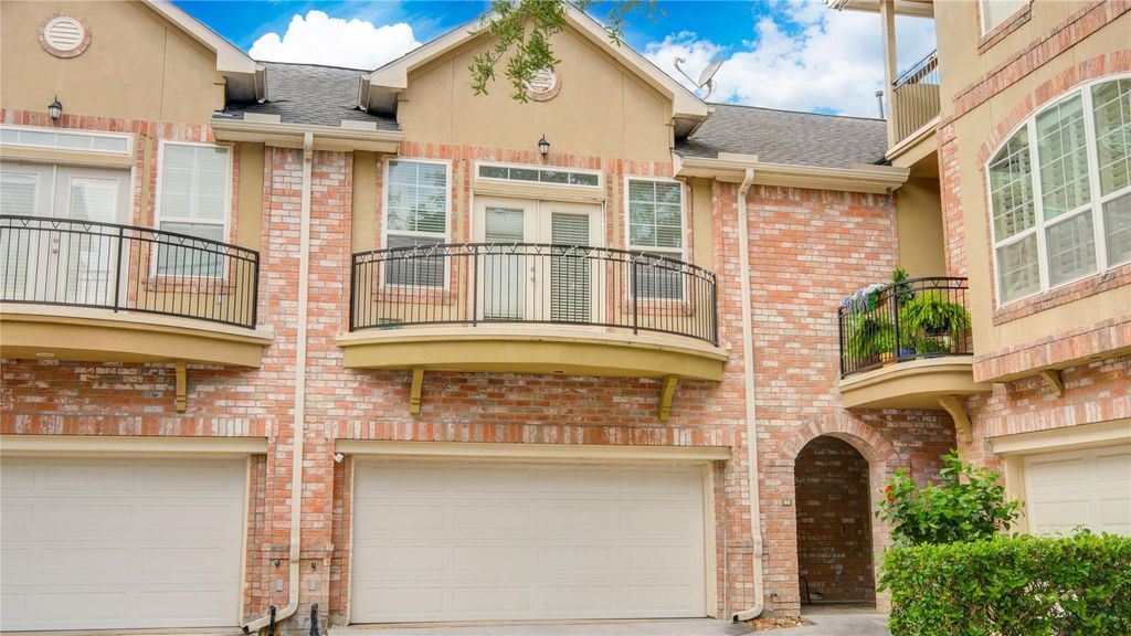 44 Versante Court, Houston, TX 77070