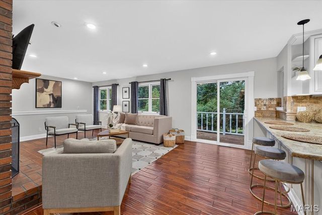 1821 Topping Road, St Louis, MO 63131