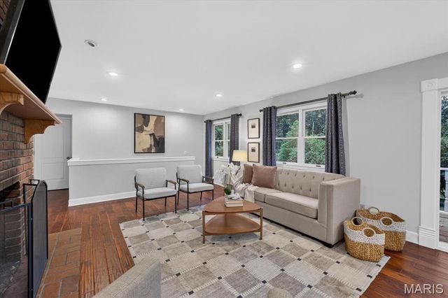 1821 Topping Road, St Louis, MO 63131