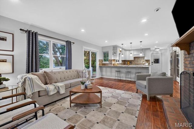 1821 Topping Road, St Louis, MO 63131
