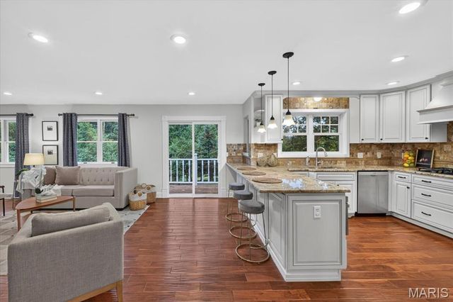 1821 Topping Road, St Louis, MO 63131