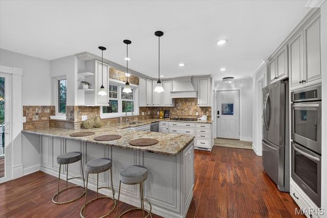 1821 Topping Road, St Louis, MO 63131