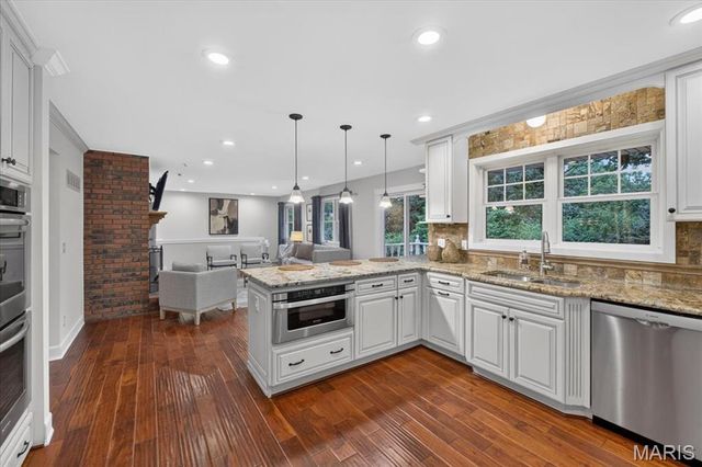 1821 Topping Road, St Louis, MO 63131