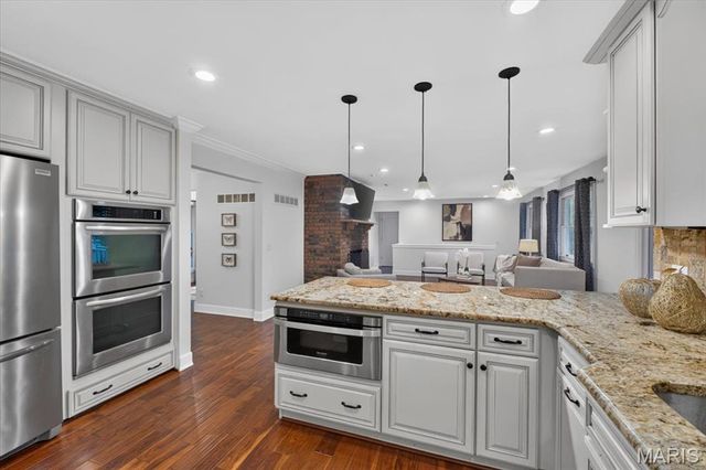 1821 Topping Road, St Louis, MO 63131