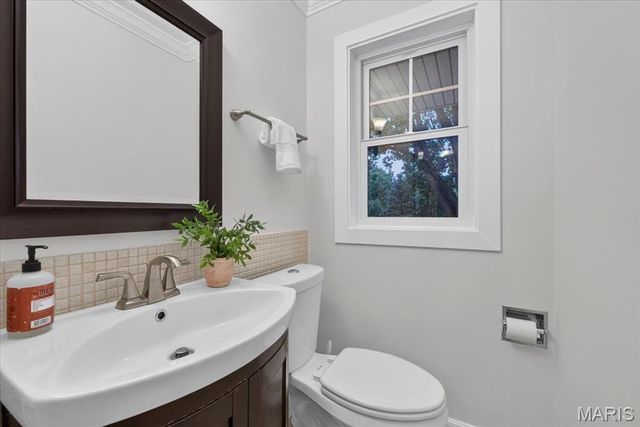 1821 Topping Road, St Louis, MO 63131