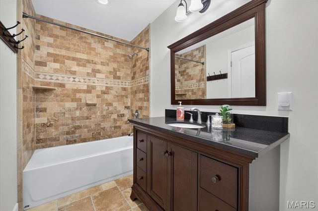 1821 Topping Road, St Louis, MO 63131