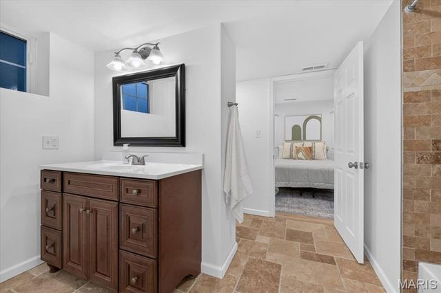 1821 Topping Road, St Louis, MO 63131