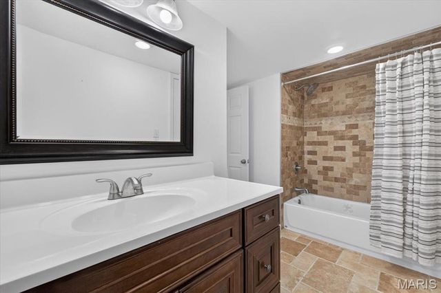 1821 Topping Road, St Louis, MO 63131