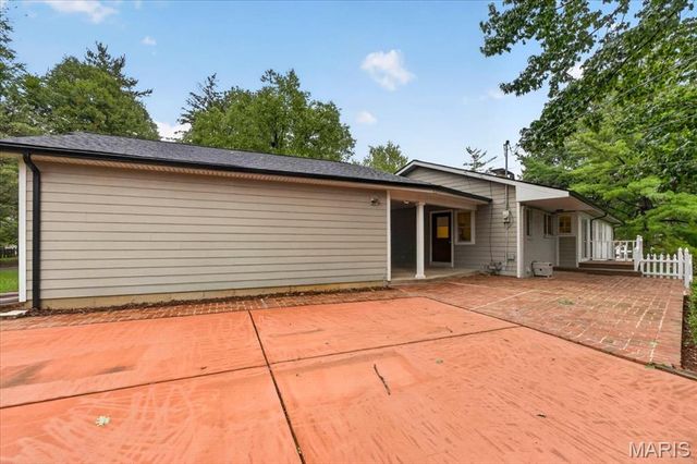 1821 Topping Road, St Louis, MO 63131