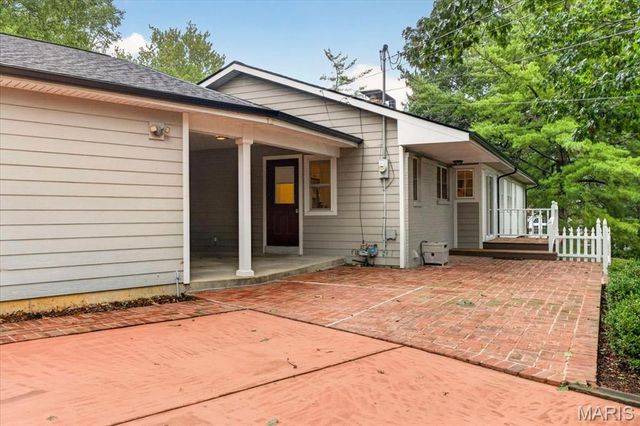 1821 Topping Road, St Louis, MO 63131