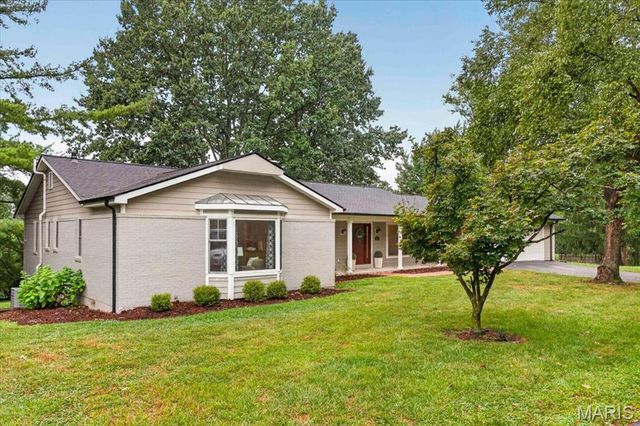 1821 Topping Road, St Louis, MO 63131