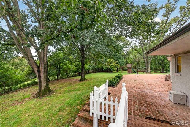 1821 Topping Road, St Louis, MO 63131