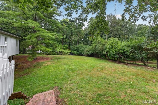 1821 Topping Road, St Louis, MO 63131
