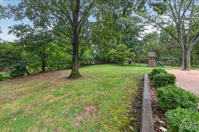 1821 Topping Road, St Louis, MO 63131