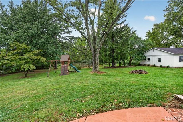 1821 Topping Road, St Louis, MO 63131