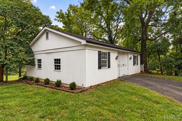 1821 Topping Road, St Louis, MO 63131