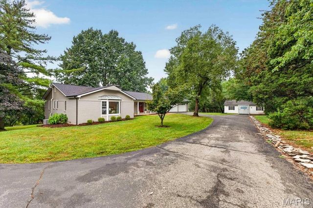 1821 Topping Road, St Louis, MO 63131