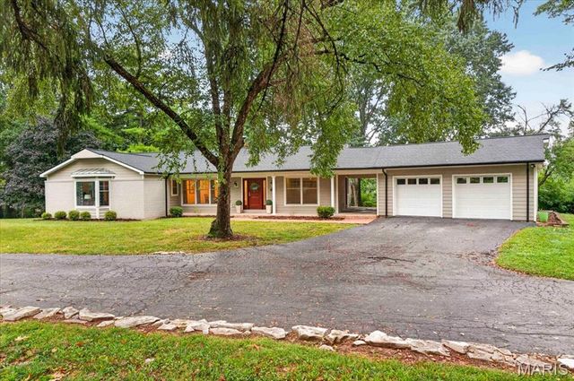 1821 Topping Road, St Louis, MO 63131