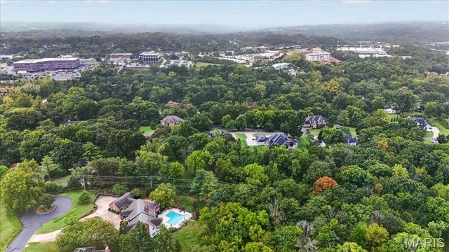 1821 Topping Road, St Louis, MO 63131