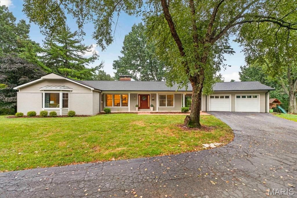 1821 Topping Road, St Louis, MO 63131