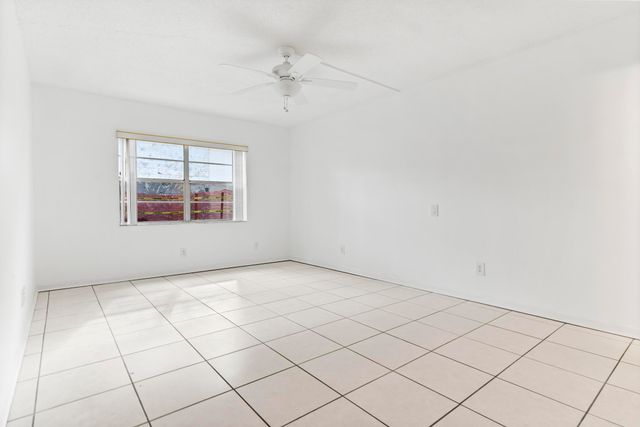 345 W Laurel Drive 2m, Margate, FL 33063
