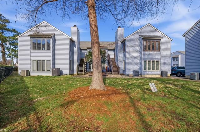 652 Pinewood DR, Virginia Beach, VA 23451