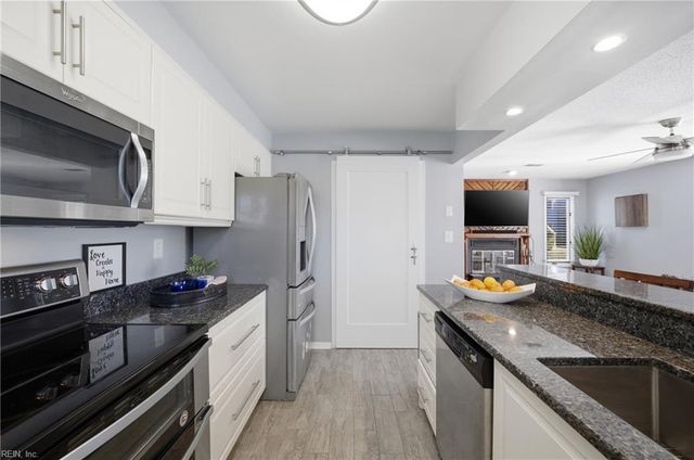 652 Pinewood DR, Virginia Beach, VA 23451