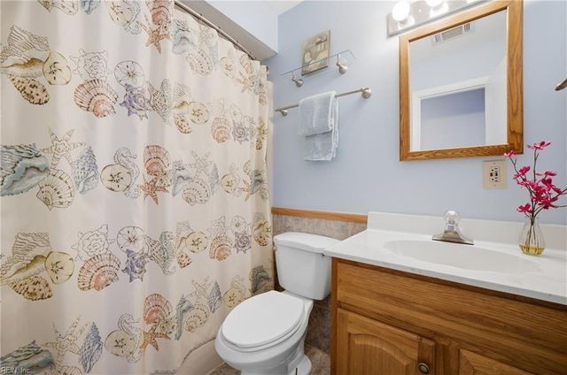 652 Pinewood DR, Virginia Beach, VA 23451