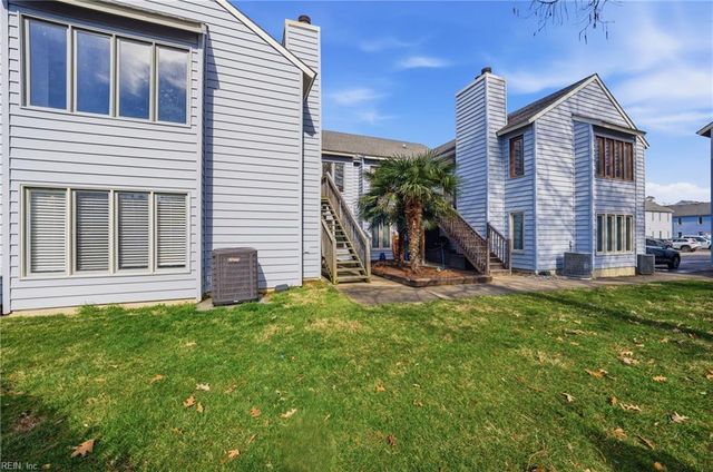 652 Pinewood DR, Virginia Beach, VA 23451