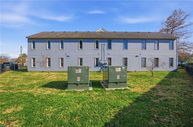 652 Pinewood DR, Virginia Beach, VA 23451