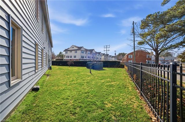 652 Pinewood DR, Virginia Beach, VA 23451