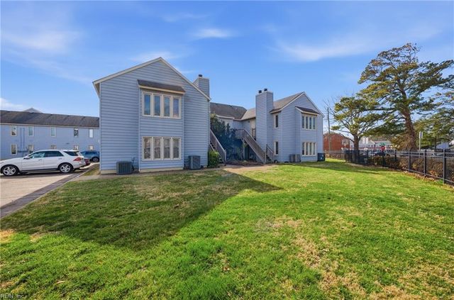 652 Pinewood DR, Virginia Beach, VA 23451