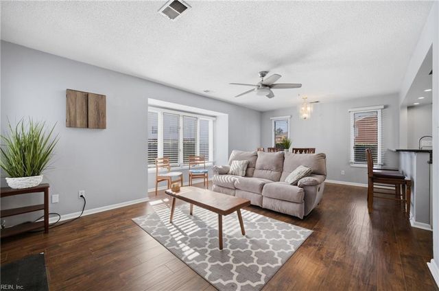 652 Pinewood DR, Virginia Beach, VA 23451