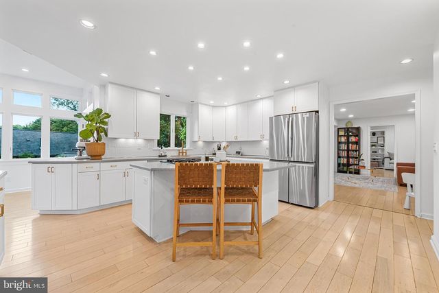 9212 WILLOW POND LN, Rockville, MD 20854