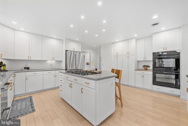 9212 WILLOW POND LN, Rockville, MD 20854