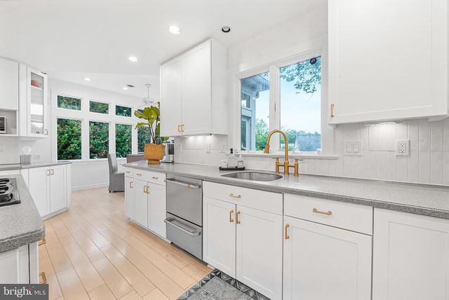 9212 WILLOW POND LN, Rockville, MD 20854