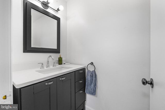 9212 WILLOW POND LN, Rockville, MD 20854
