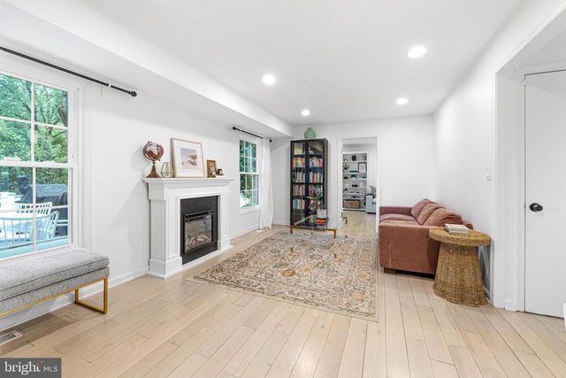 9212 WILLOW POND LN, Rockville, MD 20854