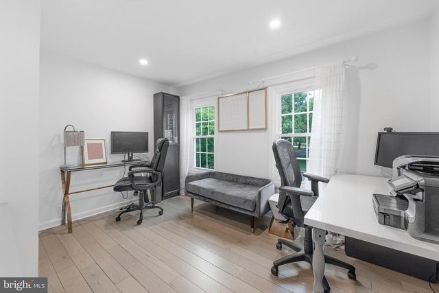 9212 WILLOW POND LN, Rockville, MD 20854